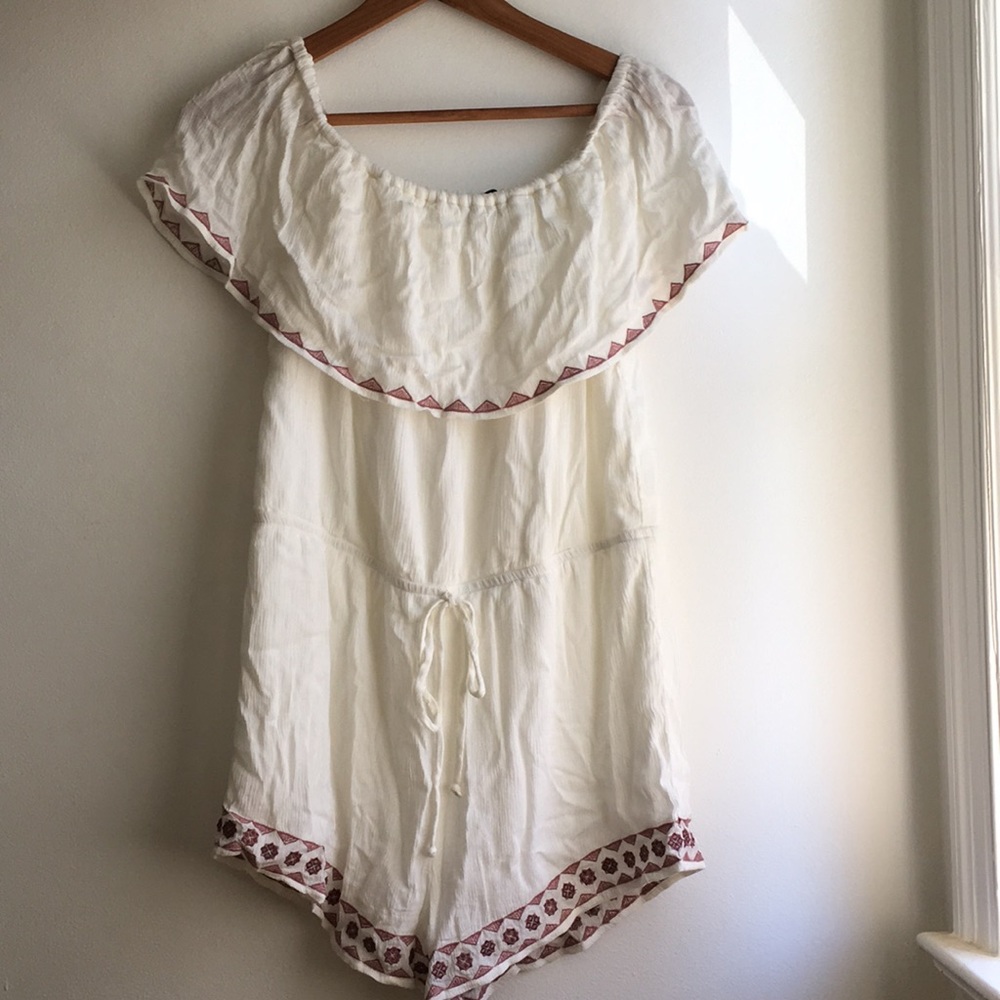 NWOT Lulus embroidered romper